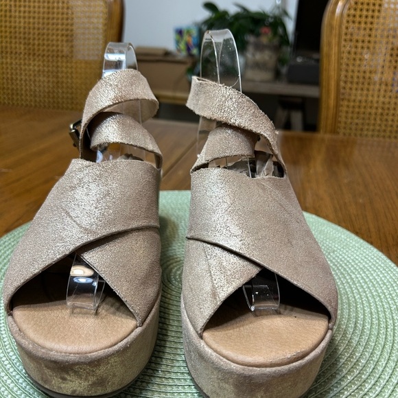 Matisse Shimmering Gold Wedge Sandals - Picture 3 of 10